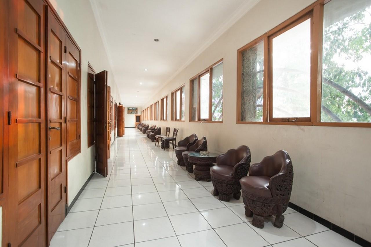 Reddoorz @ Urip Sumoharjo Hotel Surabaya Exterior photo