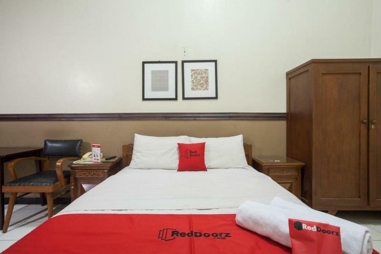 Reddoorz @ Urip Sumoharjo Hotel Surabaya Exterior photo